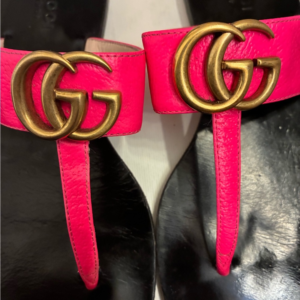 Gucci Fuchsia Pink Leather Logo Double G Thong Sandal size 35 Black Se $495 - Picture 9 of 16